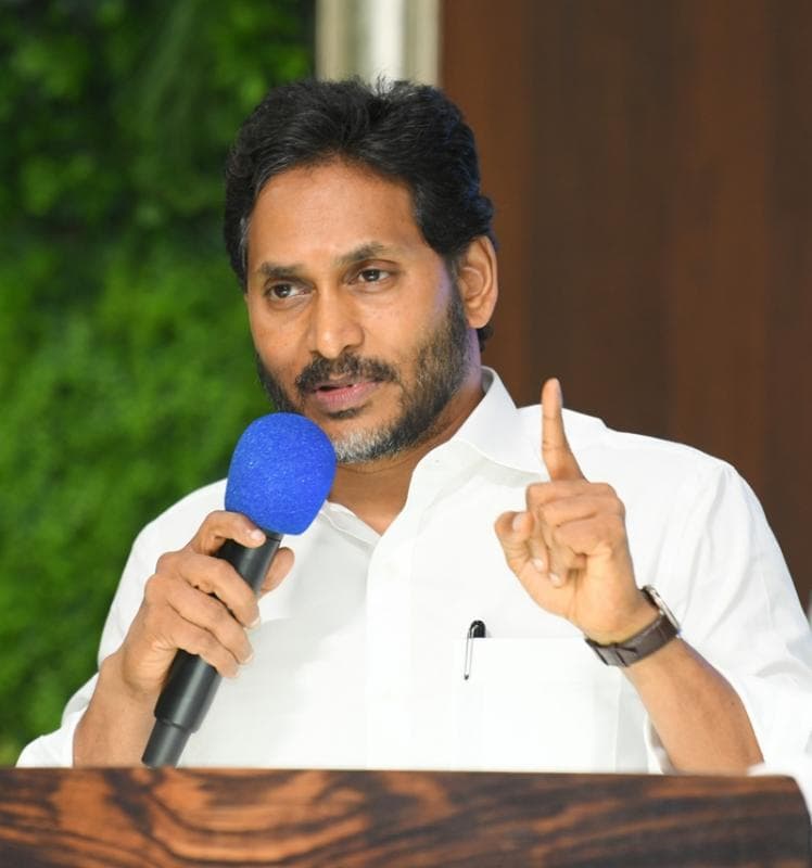 “ఇది రిక్రూట్మెంటా?.. లేక వేలం పాటా?”.. డీఎస్సీ వ్యవహారంపై జగన్ తీవ్ర విమర్శలు