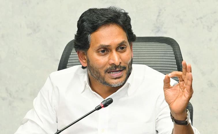 విజయవాడ సాయికృష్ణ ఉదంతంపై సీబీఐ దర్యాప్తు జరపాలి’: బాధితులకు వైఎస్సార్సీపీ సంపూర్ణ మద్దతు.. కూటమి ప్రభుత్వంపై వైఎస్ జగన్ తీవ్ర విమర్శలు!